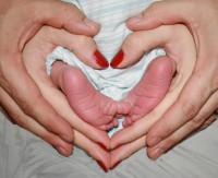 Hands-Hearth-Baby-Feet-13003153-1024x837