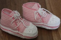 infant pink tennis shoes representing babies saved despite Wendy Davis abortion filibuster